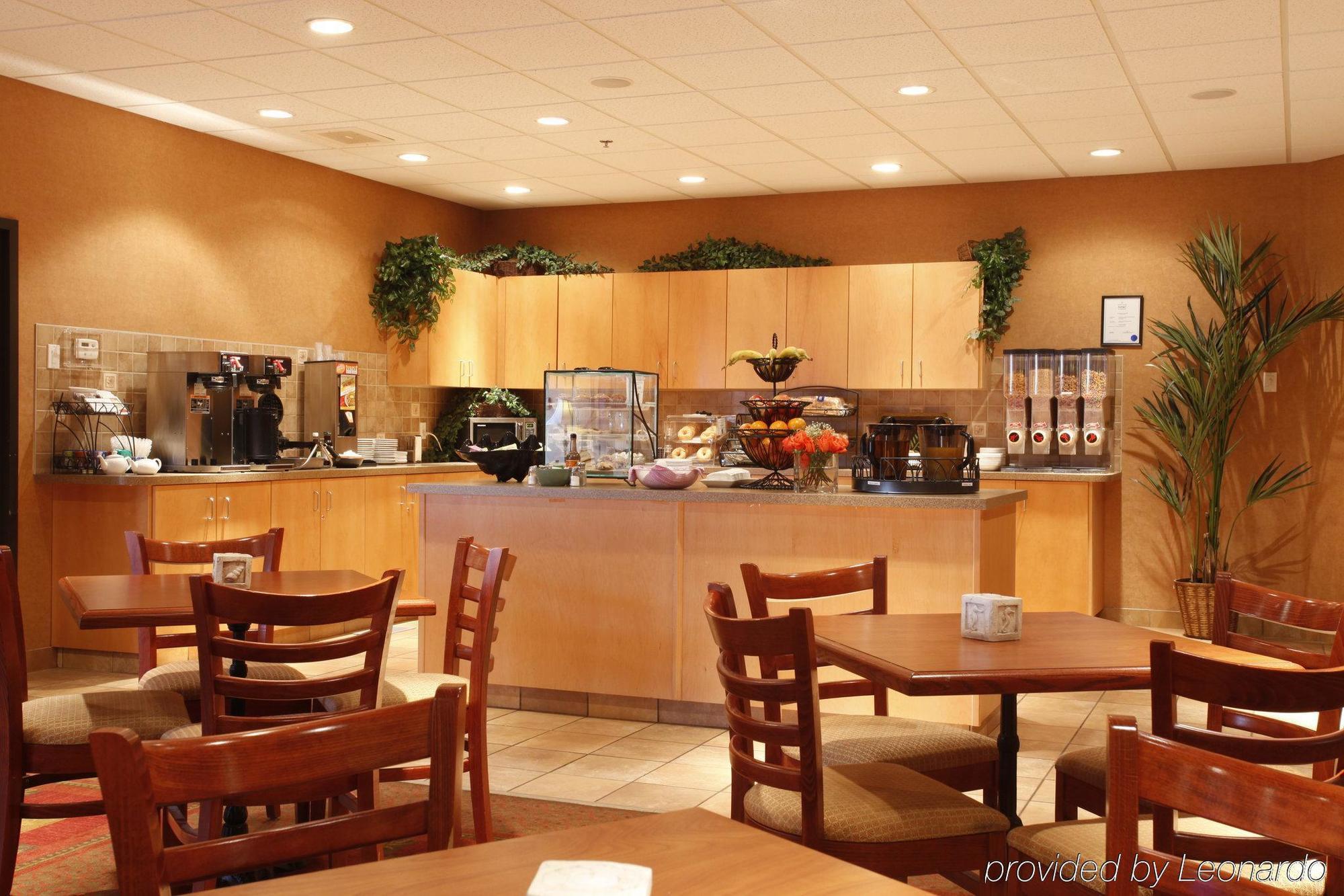 Pomeroy Inn And Suites Chetwynd Ngoại thất bức ảnh