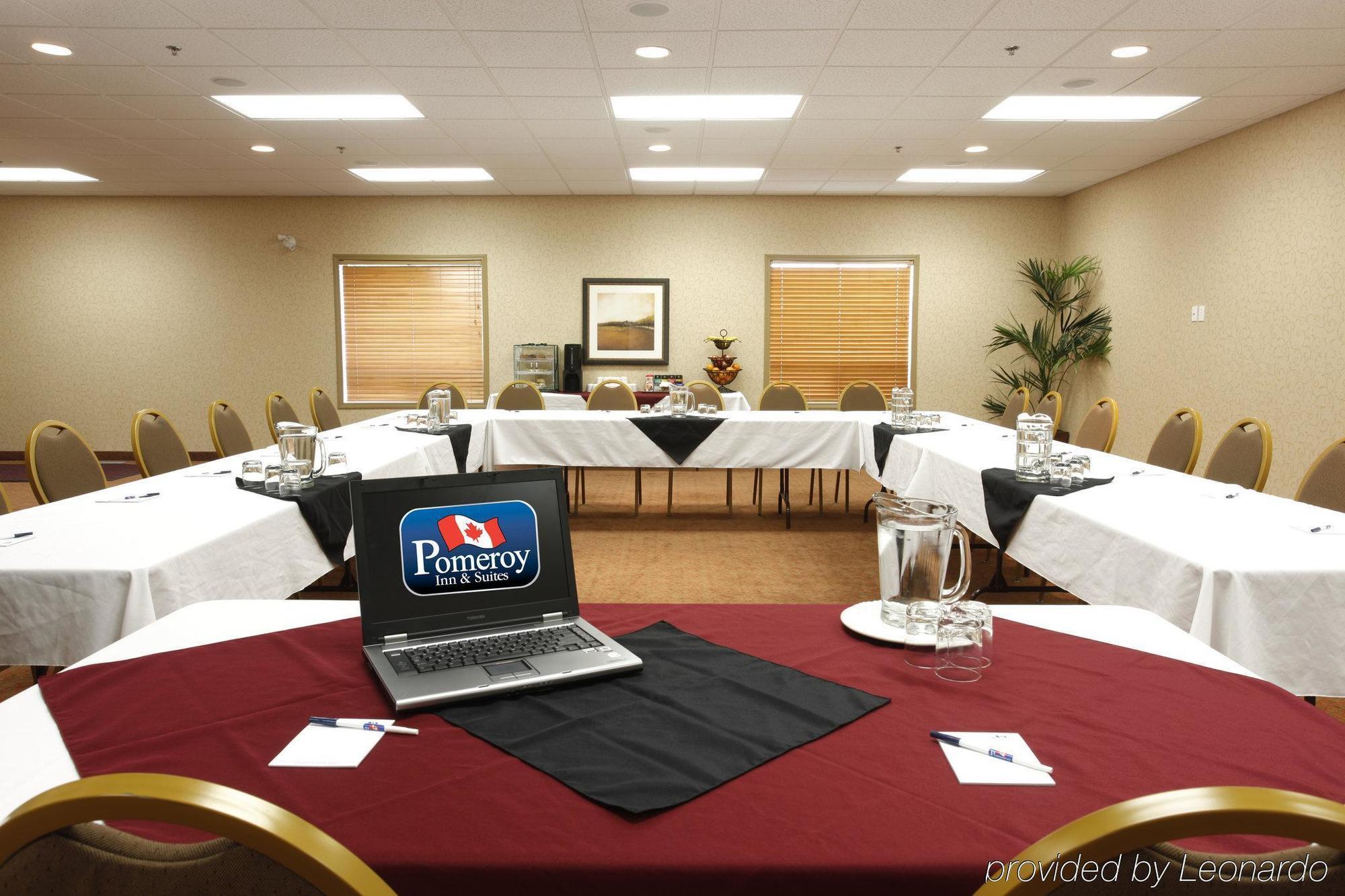 Pomeroy Inn And Suites Chetwynd Ngoại thất bức ảnh