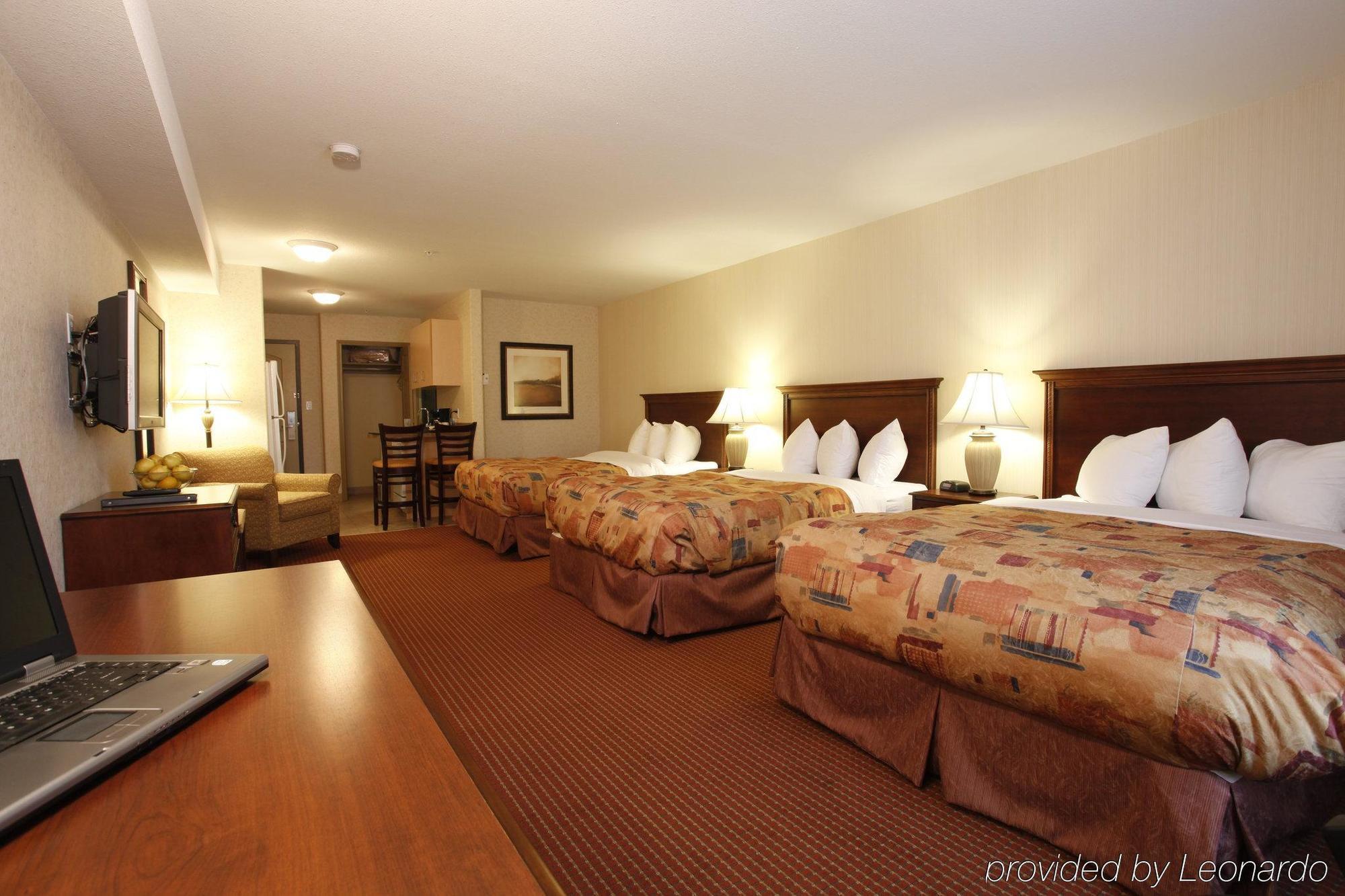 Pomeroy Inn And Suites Chetwynd Ngoại thất bức ảnh