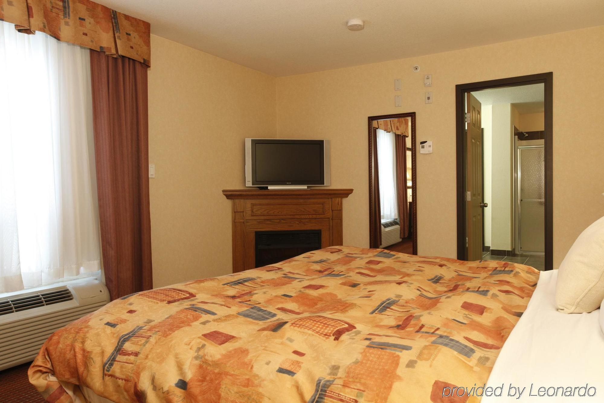 Pomeroy Inn And Suites Chetwynd Ngoại thất bức ảnh