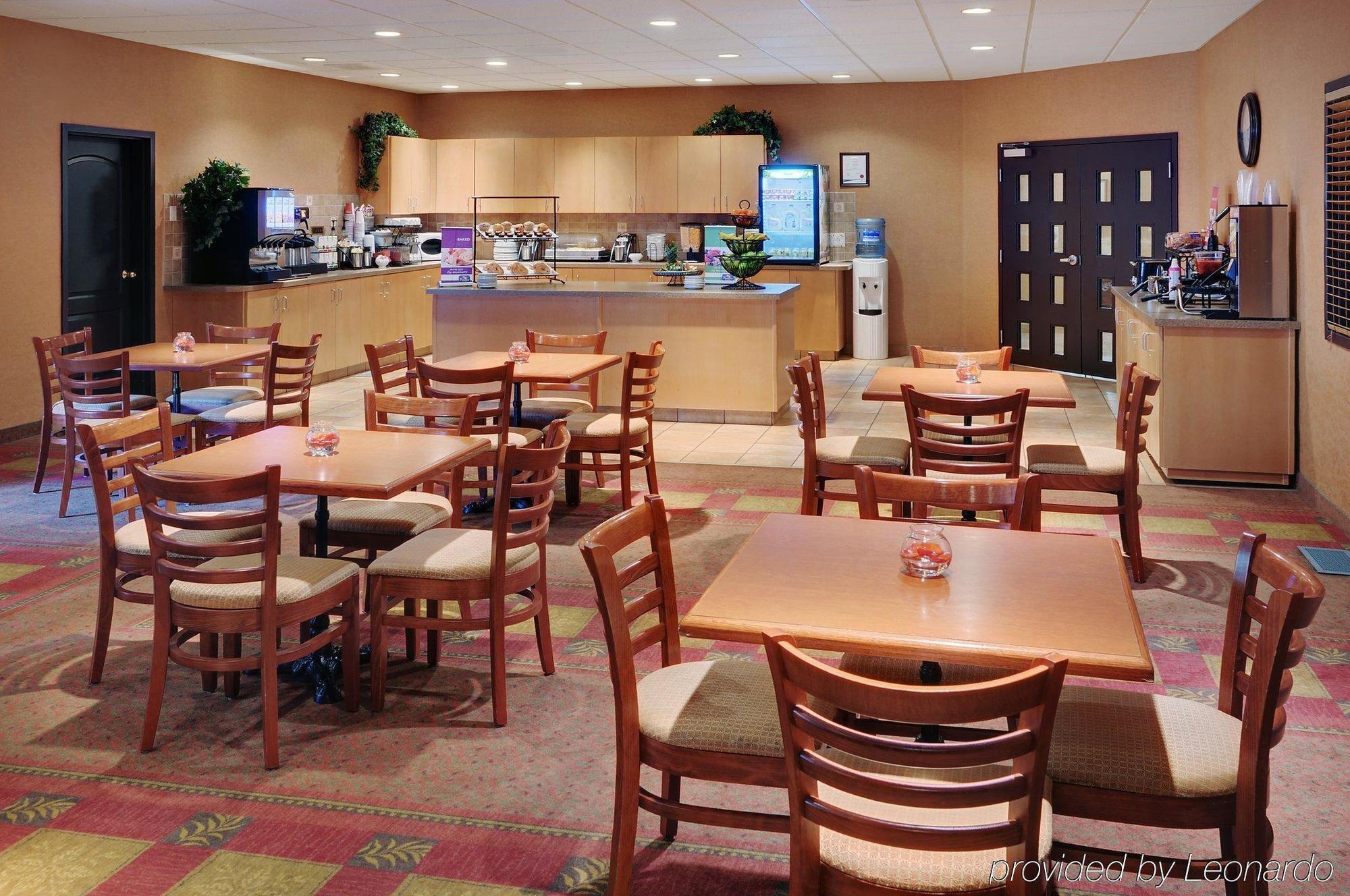 Pomeroy Inn And Suites Chetwynd Ngoại thất bức ảnh