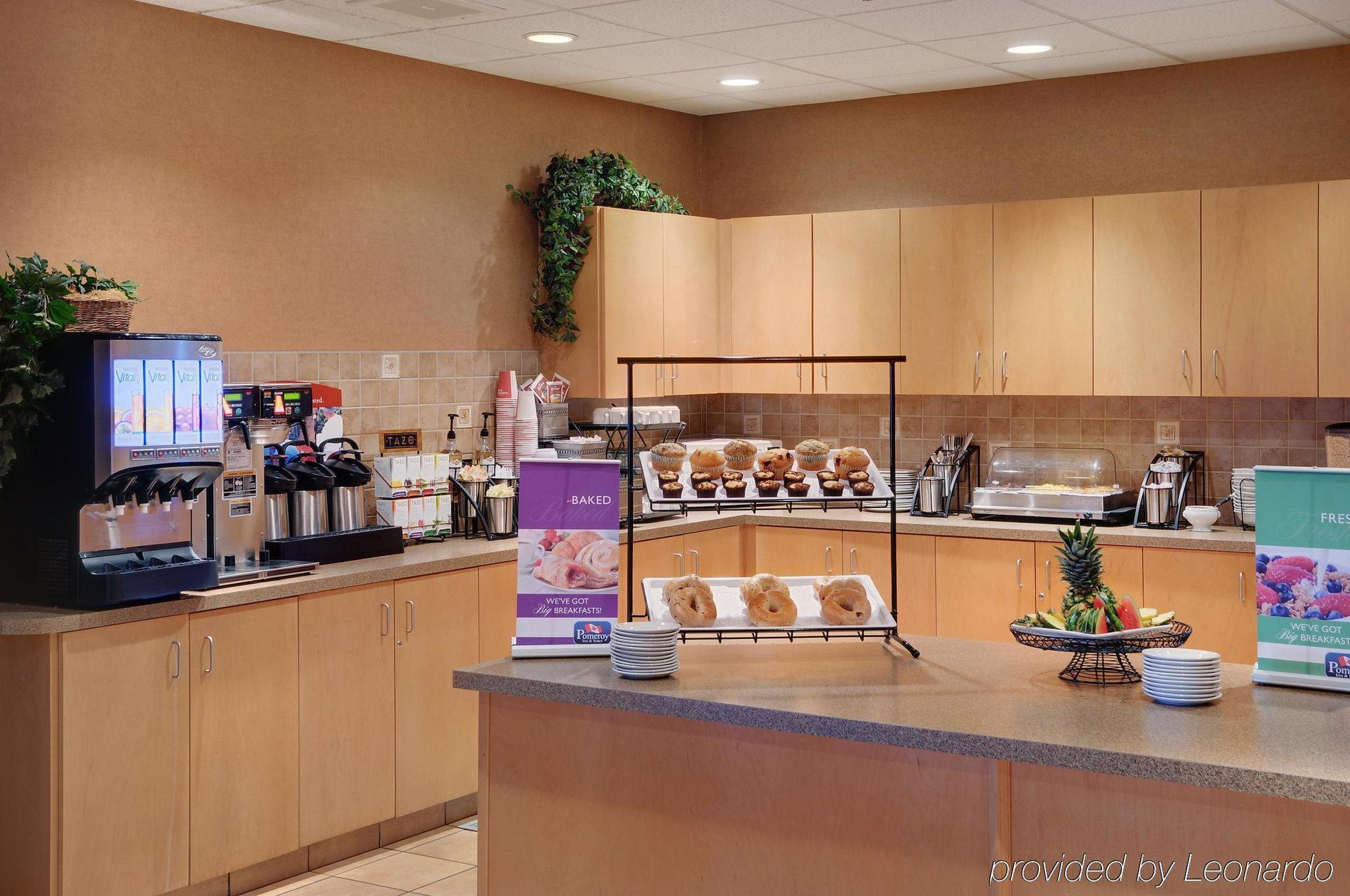 Pomeroy Inn And Suites Chetwynd Ngoại thất bức ảnh