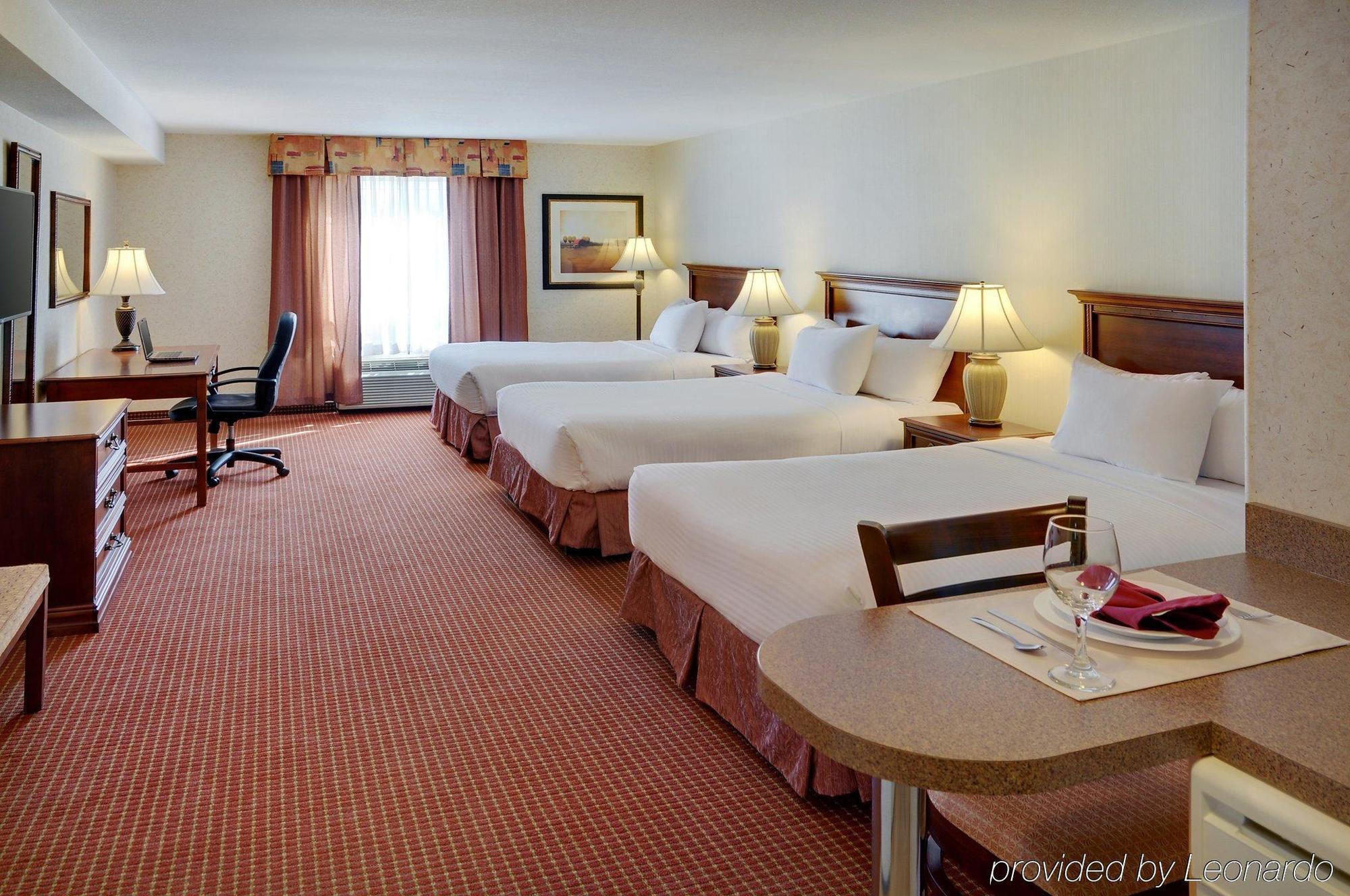Pomeroy Inn And Suites Chetwynd Ngoại thất bức ảnh