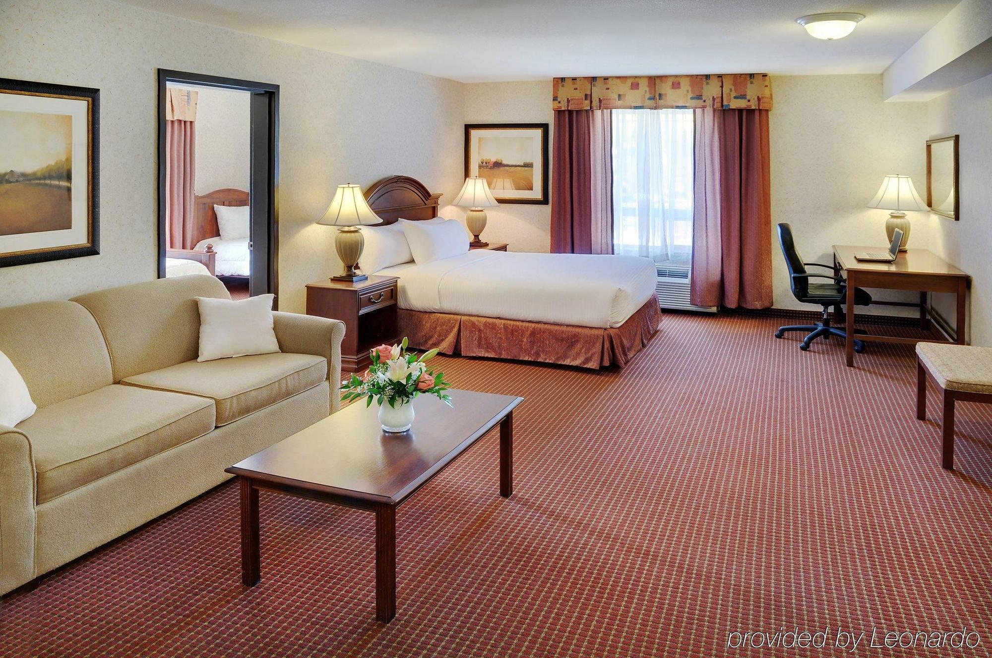 Pomeroy Inn And Suites Chetwynd Ngoại thất bức ảnh