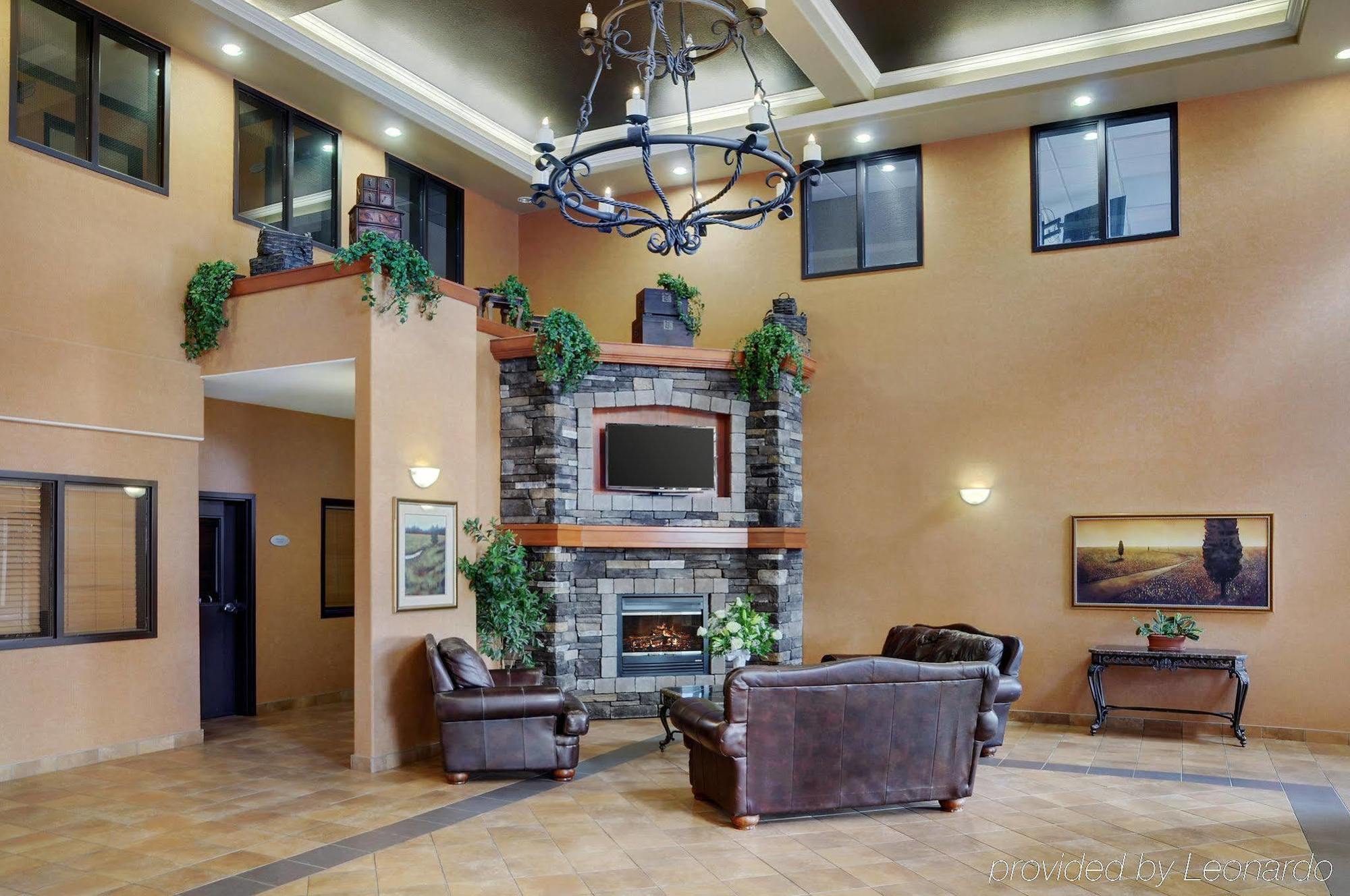 Pomeroy Inn And Suites Chetwynd Ngoại thất bức ảnh