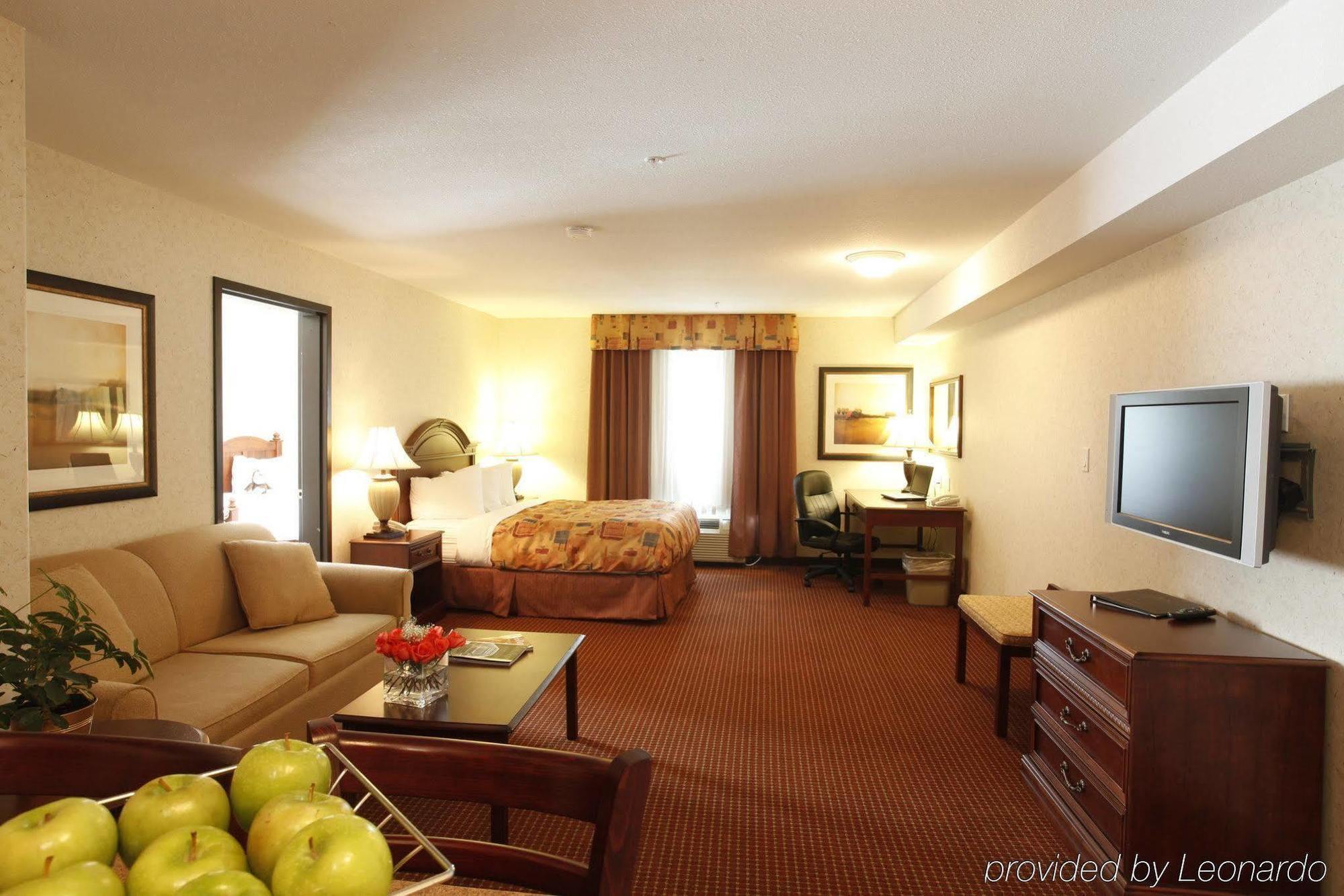 Pomeroy Inn And Suites Chetwynd Ngoại thất bức ảnh